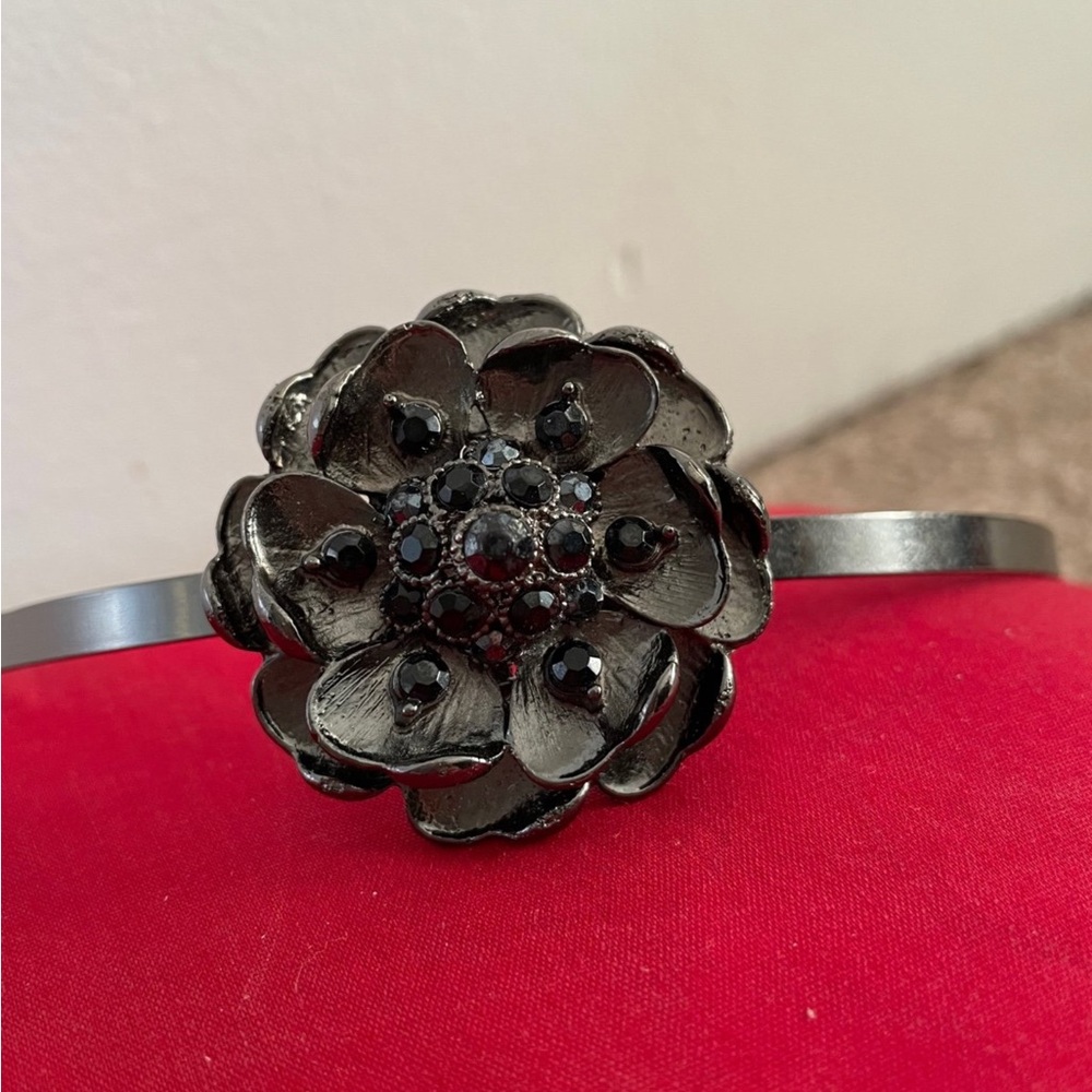 Black Metal and Rhinestone Flower Headband - Picture 2 of 4